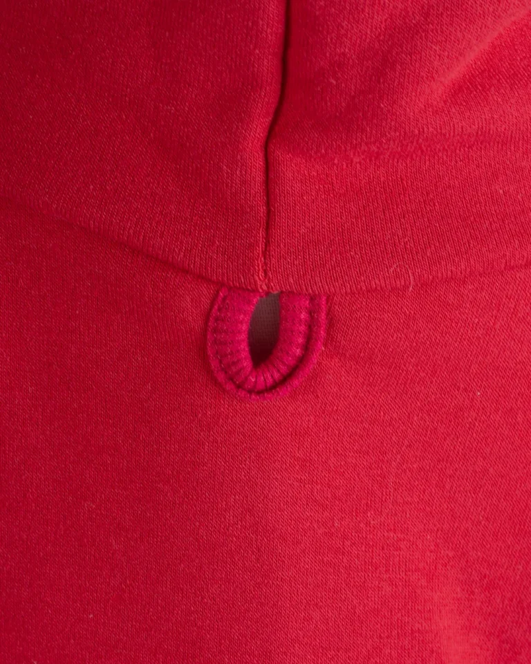 Hanorac roșu pentru câini cu imprimeu Woof Crew și glugă poză spate detaliu