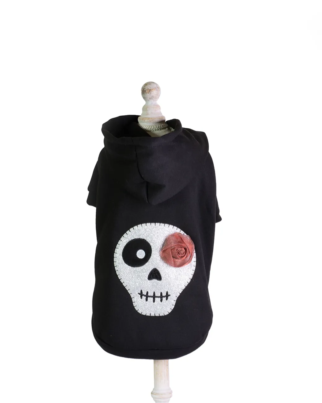 hanorac-negru-caini-imbracaminte-halloween-skull îmbrăcăminte Halloween pentru câini neagră cu imprimeu craniu, hanorac din bumbac pentru căței CristaliaPet