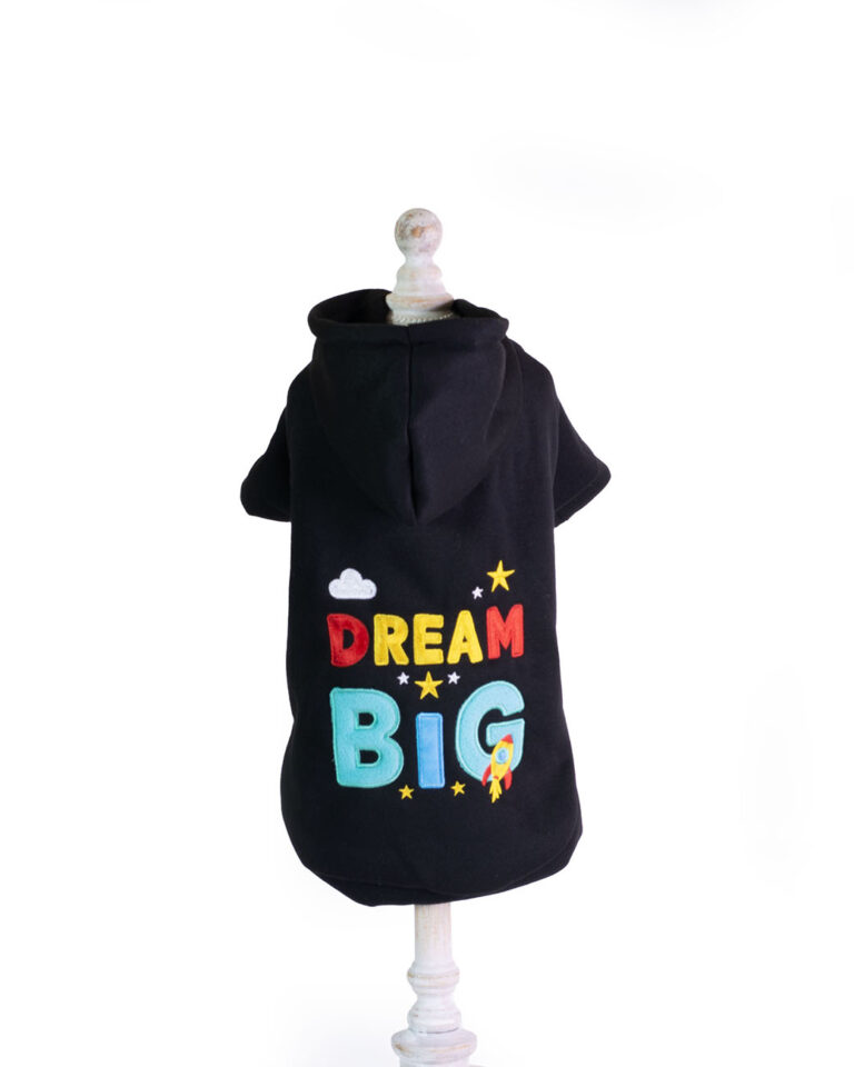 hanorac negru pentru câini, cu glugă și imprimeu vesel Dream Big, ideal pentru sezonul rece