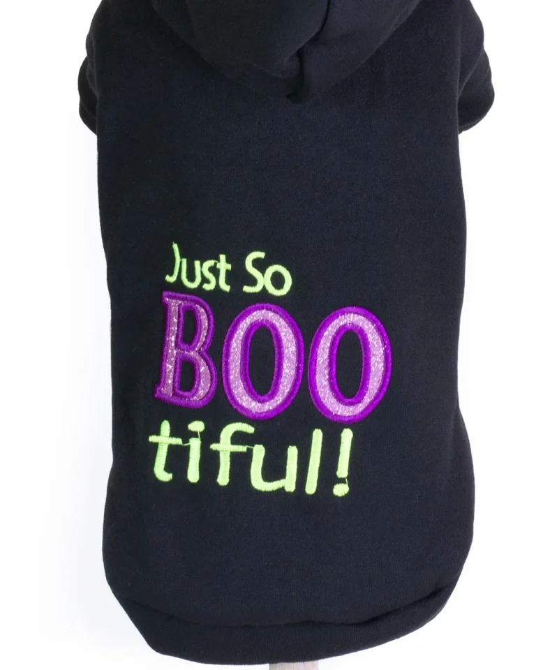 hanorac tematic pentru câini Just So BOOtiful negru cu imprimeu colorat, îmbrăcăminte de Halloween pentru căței CristaliaPet detaliu