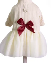 Rochie pentru câini cu tutu crem și fundiță roșie detaliu